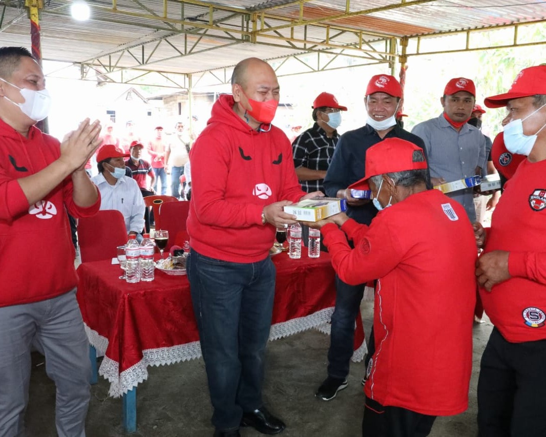 Bupati Tapanuli Utara Resmikan Listrik Desa Serentak Dua Lokasi