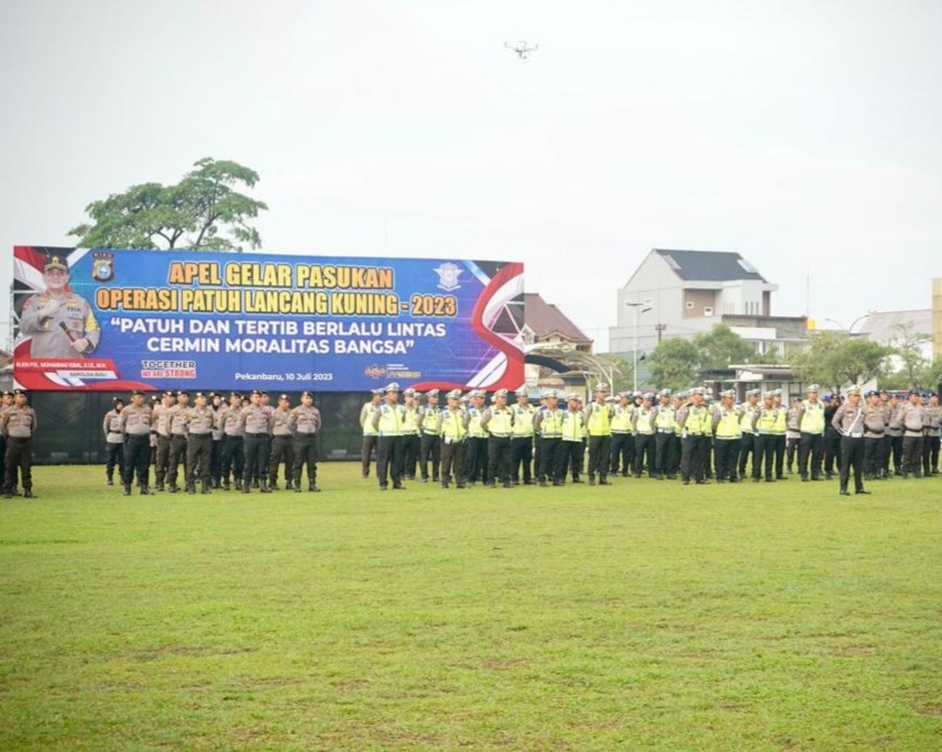 Polda Riau Laksanakan Apel Gelar Pasukan Operasi Patuh Lancang Kuning Tahun 2023