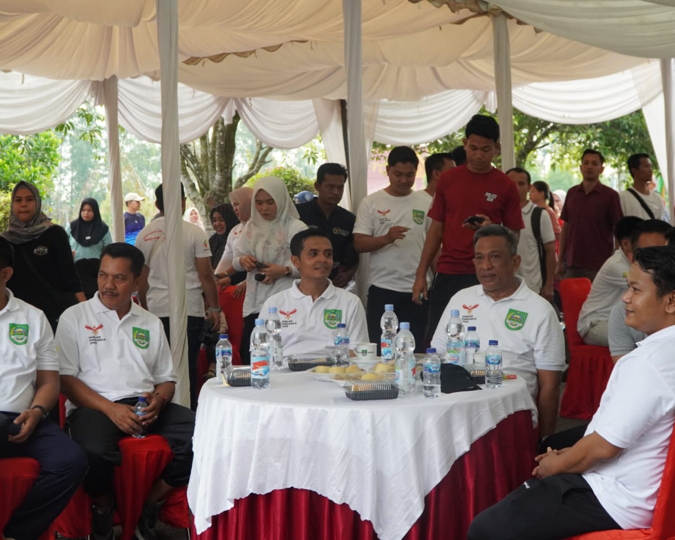Dampingi Bupati Anton, Kapolres Rohul Ikuti Jalan Santai Semarak Hari Lahir Pancasila