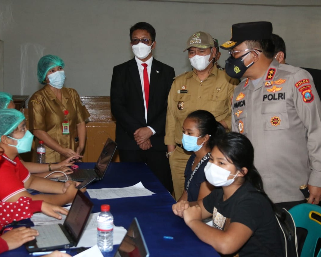 Bupati Taput Bersama Ompui Ephorus HKBP Terima Kunker Kapolda Sumut Dalam Rangka Pelaksanaan Vaksinasi Polri di Kantor Pusat HKBP Pearaja Tarutung