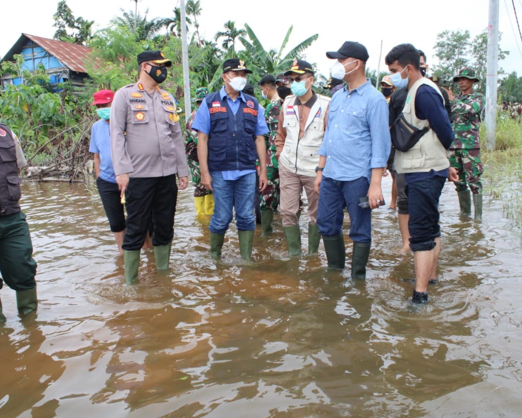 Kapolresta Pekanbaru Beserta Forkopimda Meninjau Lokasi Terdampak Banjir