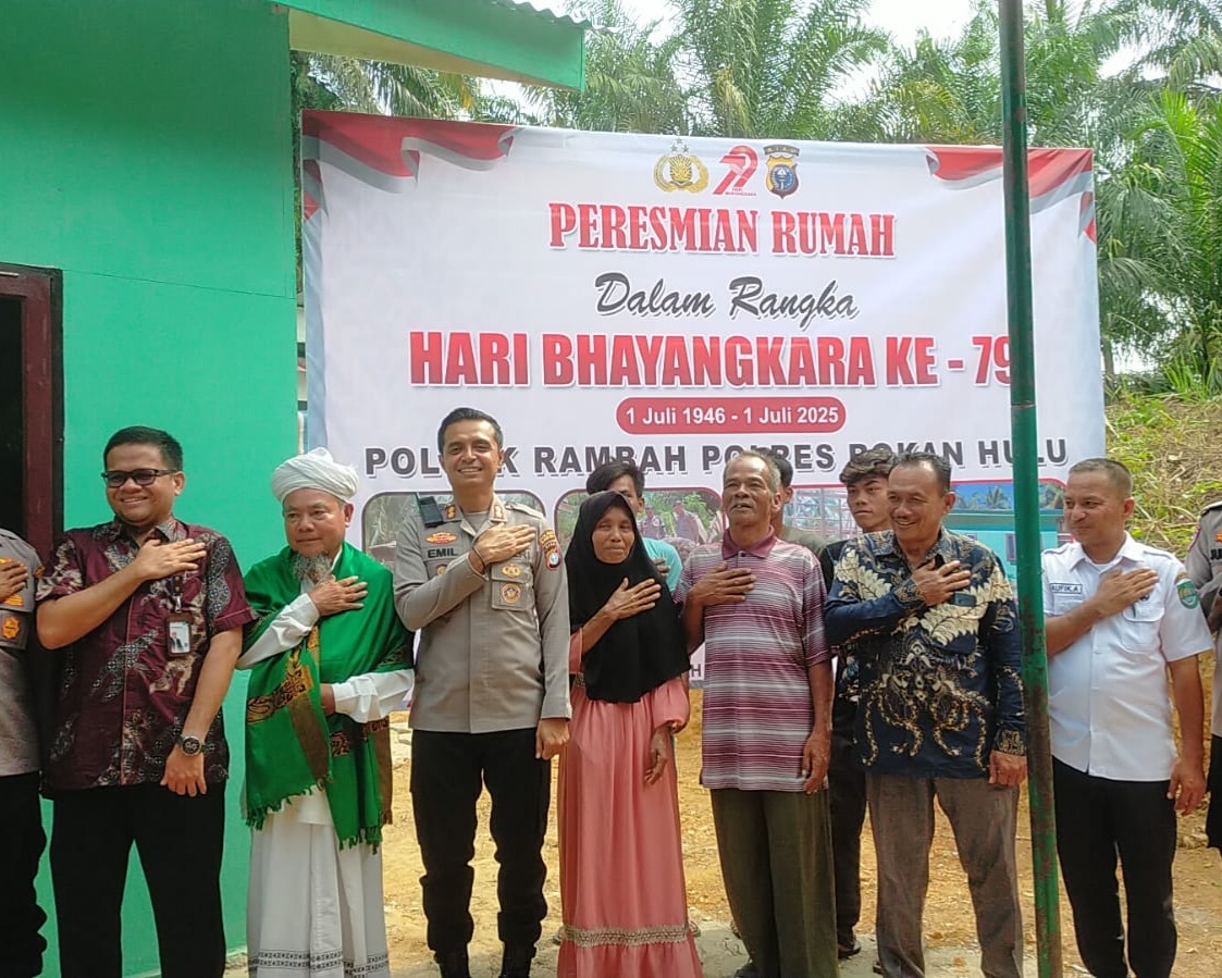 Kapolres Rohul Resmikan Rumah Hasil Bedah Dalam Rangka HUT Bhayangkara Ke-79