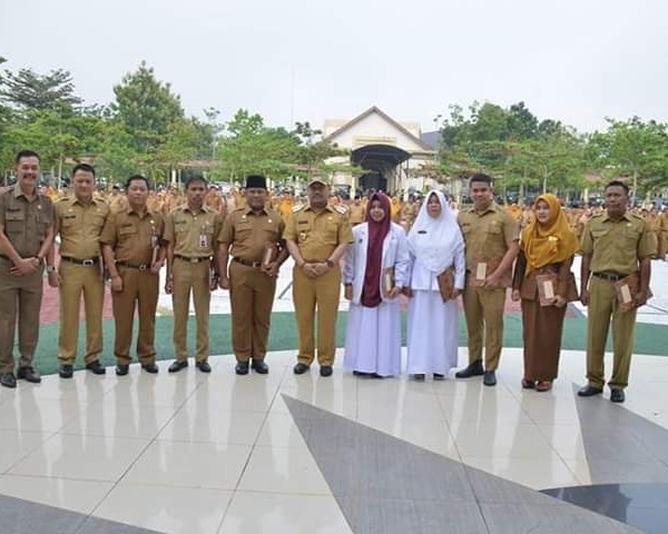 Bupati Kampar Serahkan SK Kenaikan Pangkat ASN