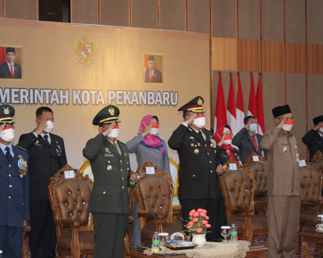 Kapolresta Pekanbaru Hadiri Upacara Peringatan Dirgahayu Kemerdekaan RI Ke-76 di Kantor Wali Kota