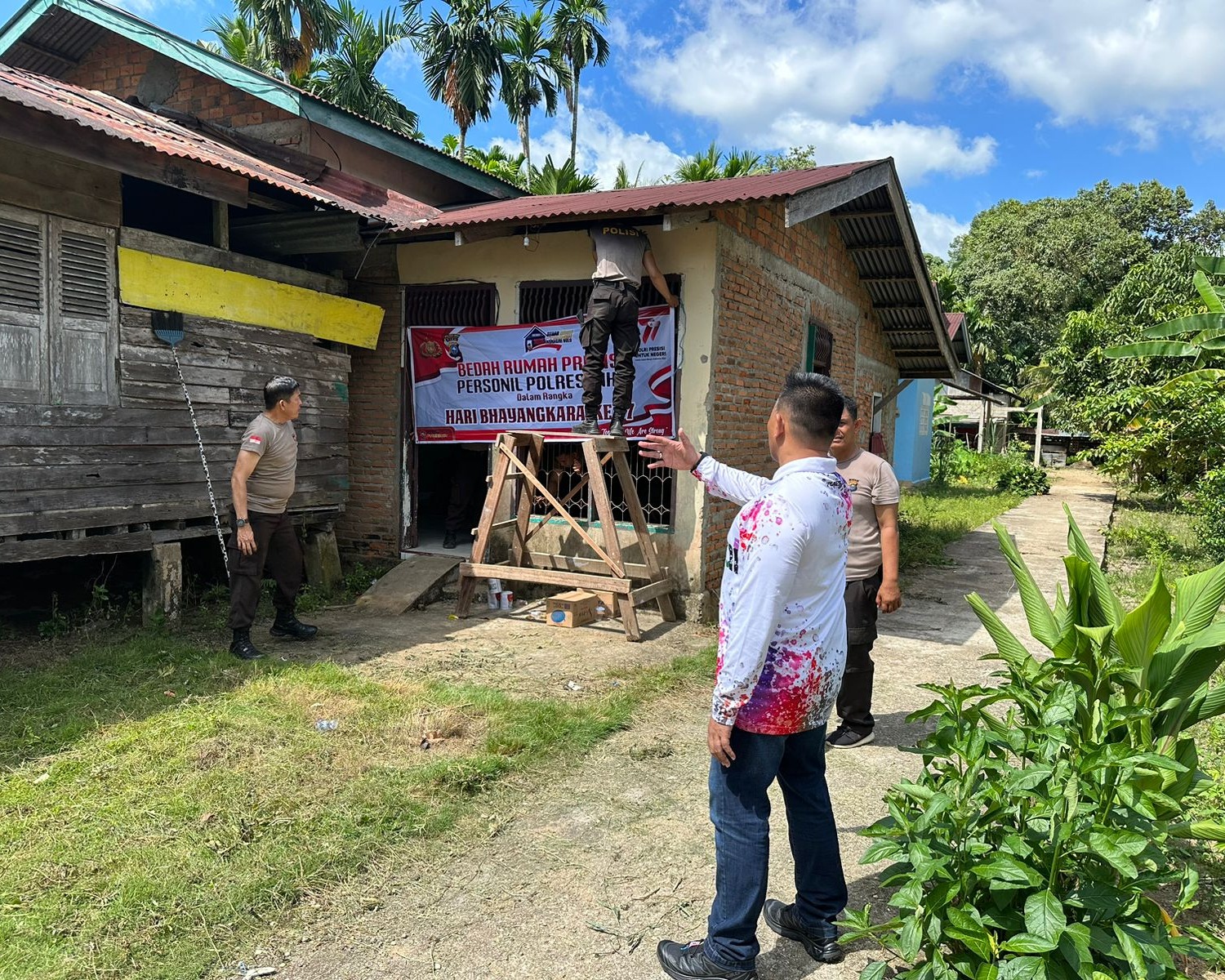 Bahagia, Rumah Personel Polres Inhu Dibedah Menjelang Hari Bhayangkara Ke-77 Tahun 2023