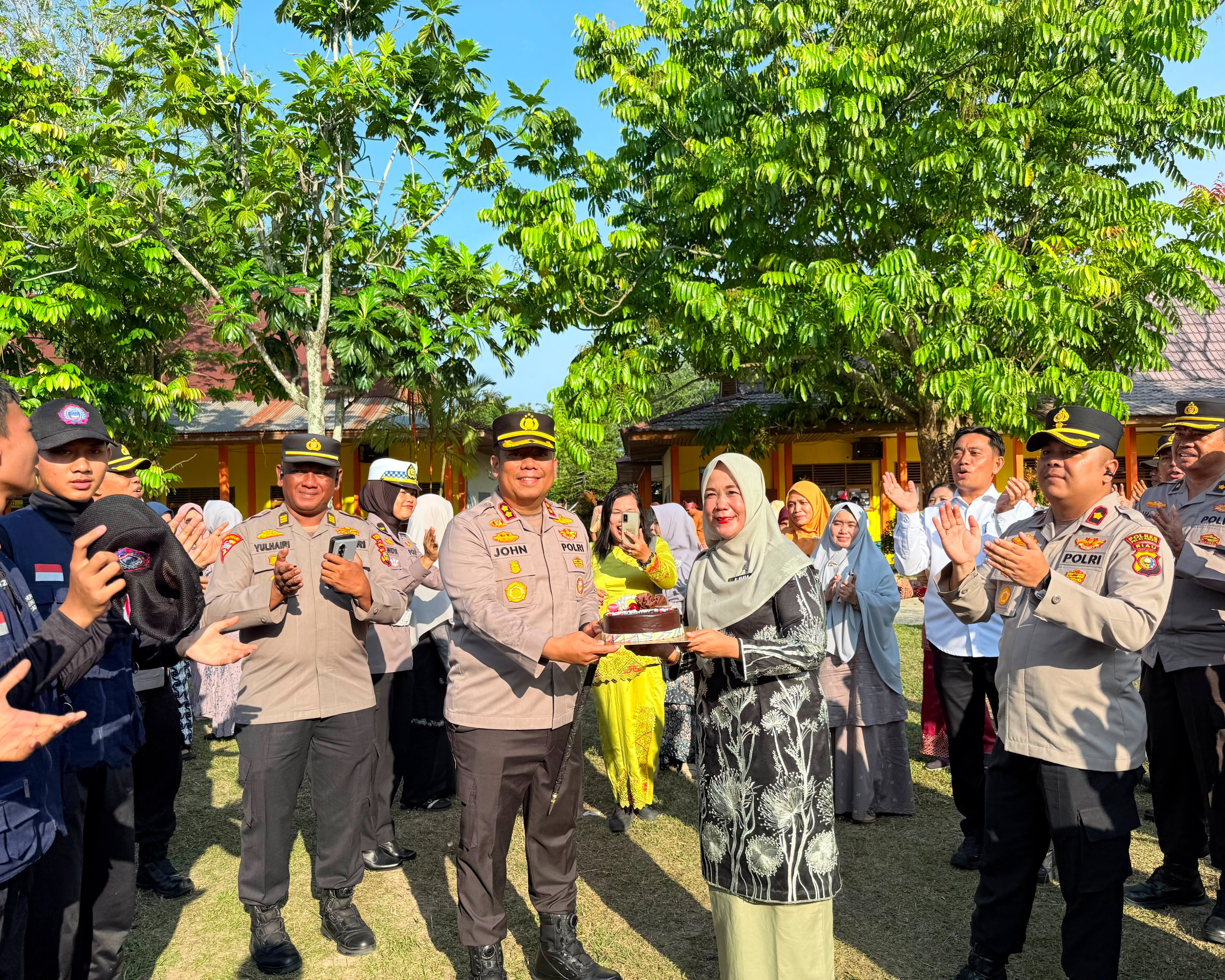 Kapolres Pelalawan Lantik Pengurus Bhuwana Lestari SMAN 1 Pkl Kerinci Periode 2026-2027