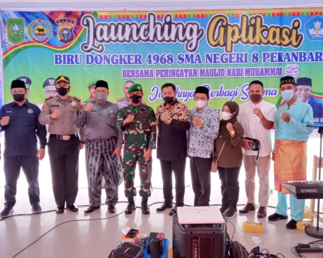 Ikatan Keluarga Alumni (IKA) SMA Negeri 8 dan Polresta Pekanbaru Launching Aplikasi Biru Dongker 4968