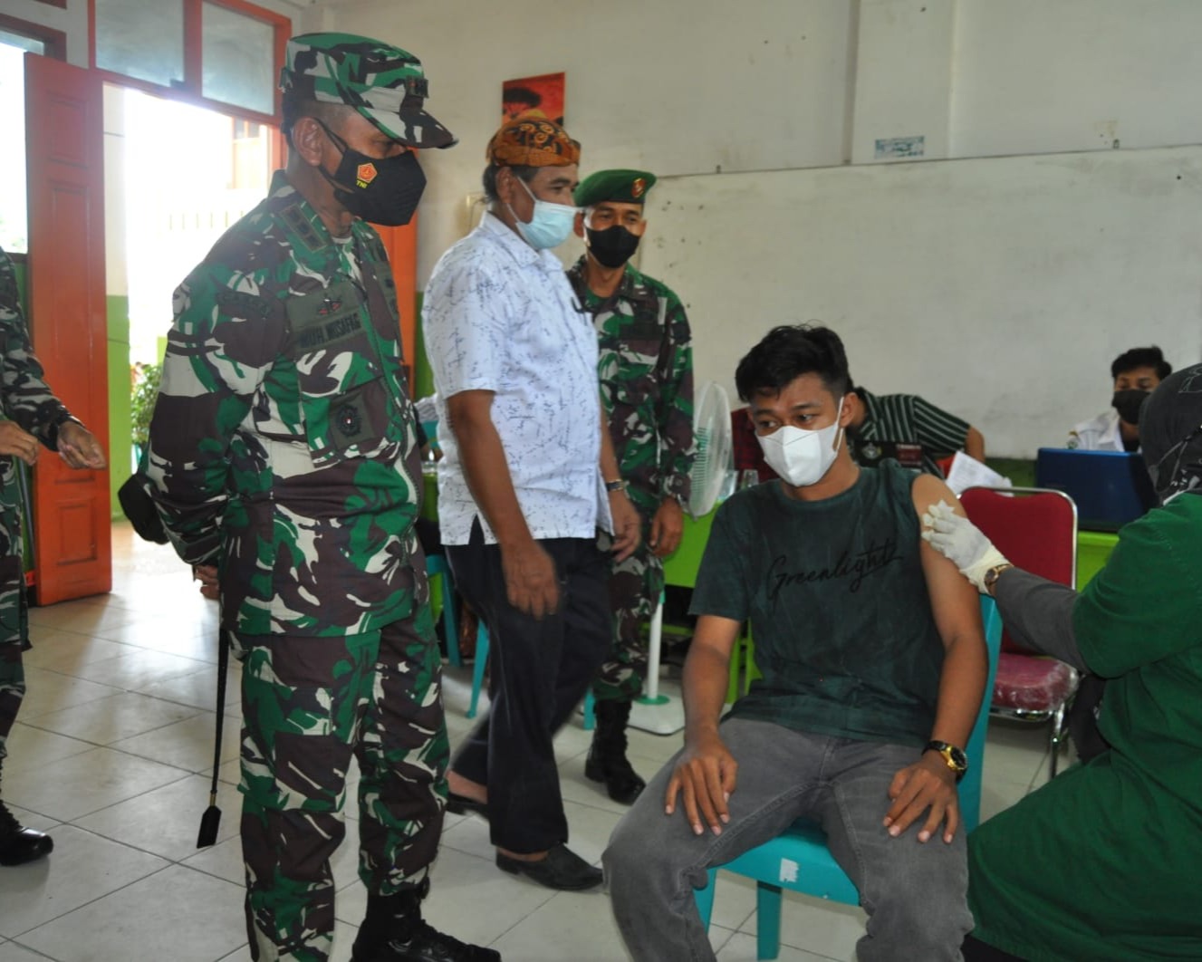 Pastikan Kelancaran Vaksinasi, Dandim 0301/PBR Tinjau Pelaksanaan Vaksinasi di SMK Taruna Satria Pekanbaru