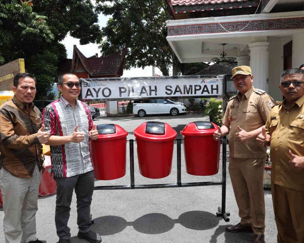 Bupati Taput Terima Penyerahan Bantuan CSR PT Indonesia Asahan Aluminium