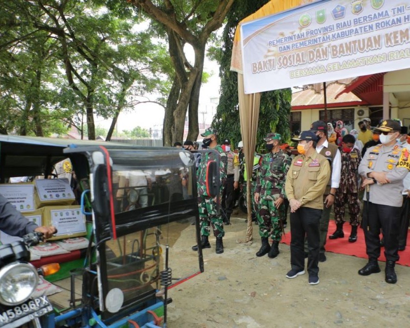 Gubri Pimpin Pelepasan Bakti Sosial Dan Penyaluran Bantuan Sembako Untuk Masyarakat Terdampak Covid-19 di Kabupaten Rohil