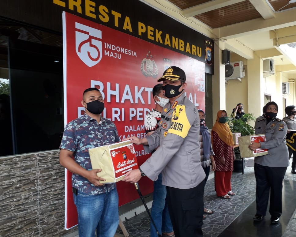 Peduli Covid-19, Polresta Pekanbaru Laksanakan Bhakti Sosial