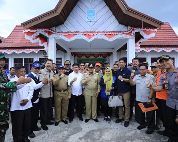 Wagubri Serahkan Bantuan Ke Warga Terdampak Banjir Di Kecamatan Bonai Darussalam Rohul