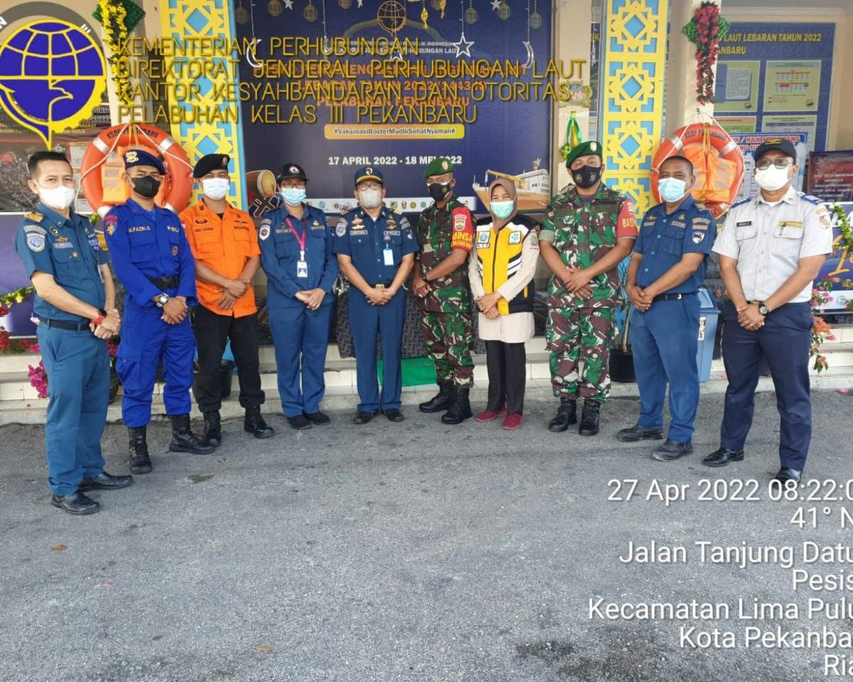 Jelang Hari Raya Idul Fitri 1443 H, Babinsa Kodim 0301/PBR Laksanakan Pengamanan Posko Penyelenggaraan Angkutan Laut Lebaran Tahun 2022