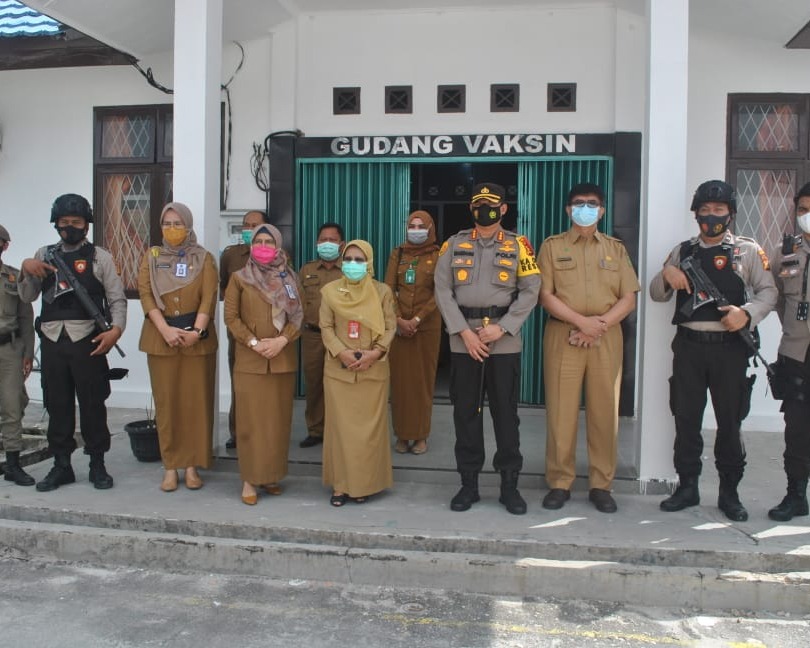 Kapolresta Pekanbaru Cek Pendistribusian Vaksin Covid-19 di Gudang Instalasi Farmasi Logistik Kesehatan