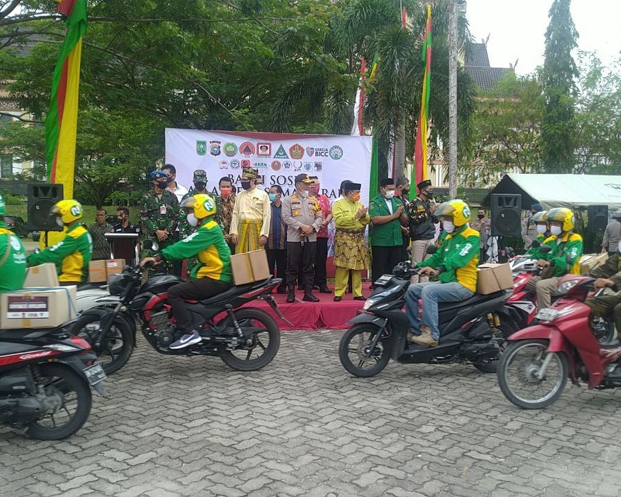 Dandim 0301/Pekanbaru Kolonel Inf Edi Budiman.S.I.P.,M.I.P Hadir Dalam Acara Bhakti Sosial dan Apresiasi Masyarakat Bagi Pejuang Pemadam Karhutla Riau