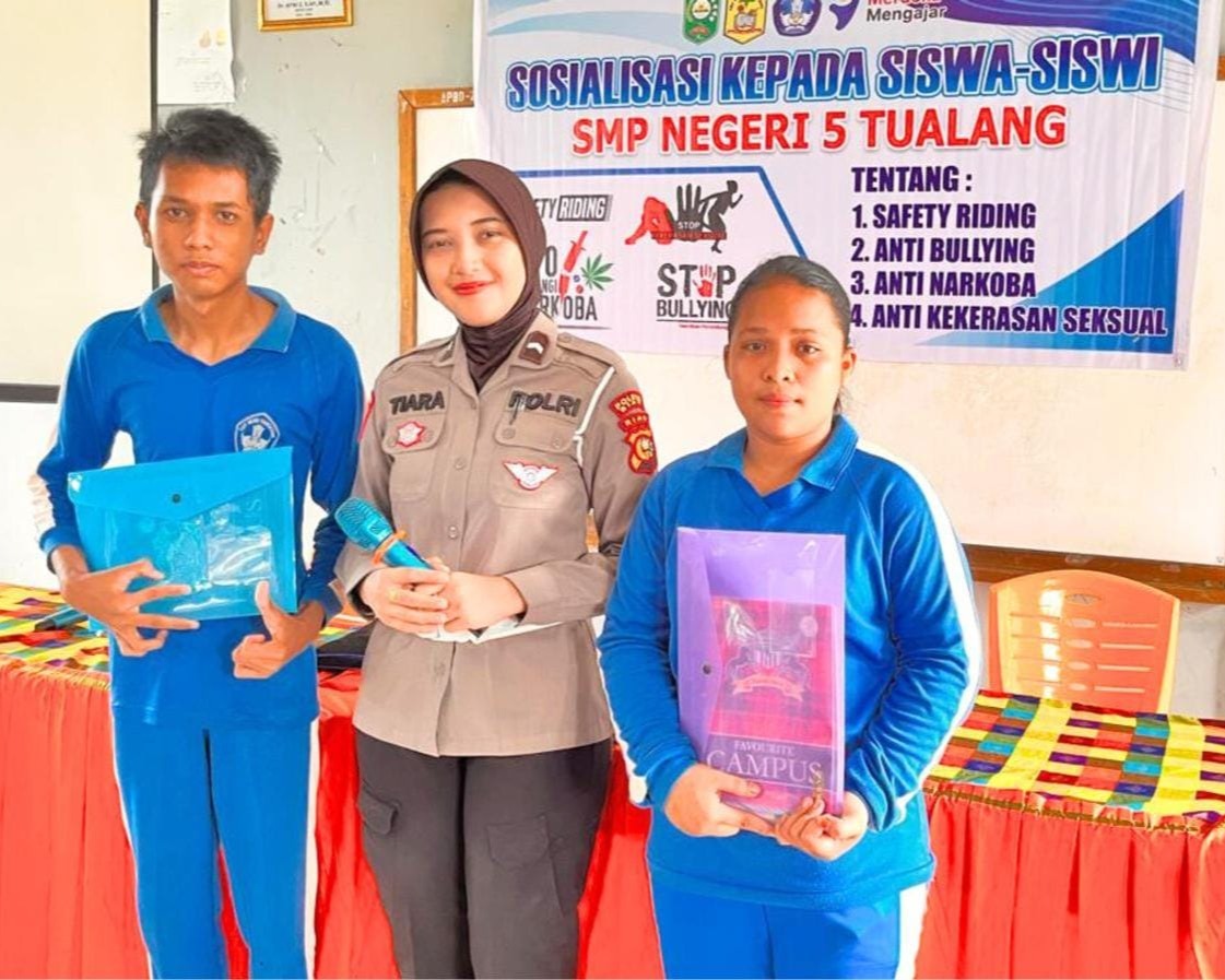 Satlantas Polres Siak Edukasi Pelajar Lewat Program Police Goes To School Bersama Tim ISDC Polda Riau