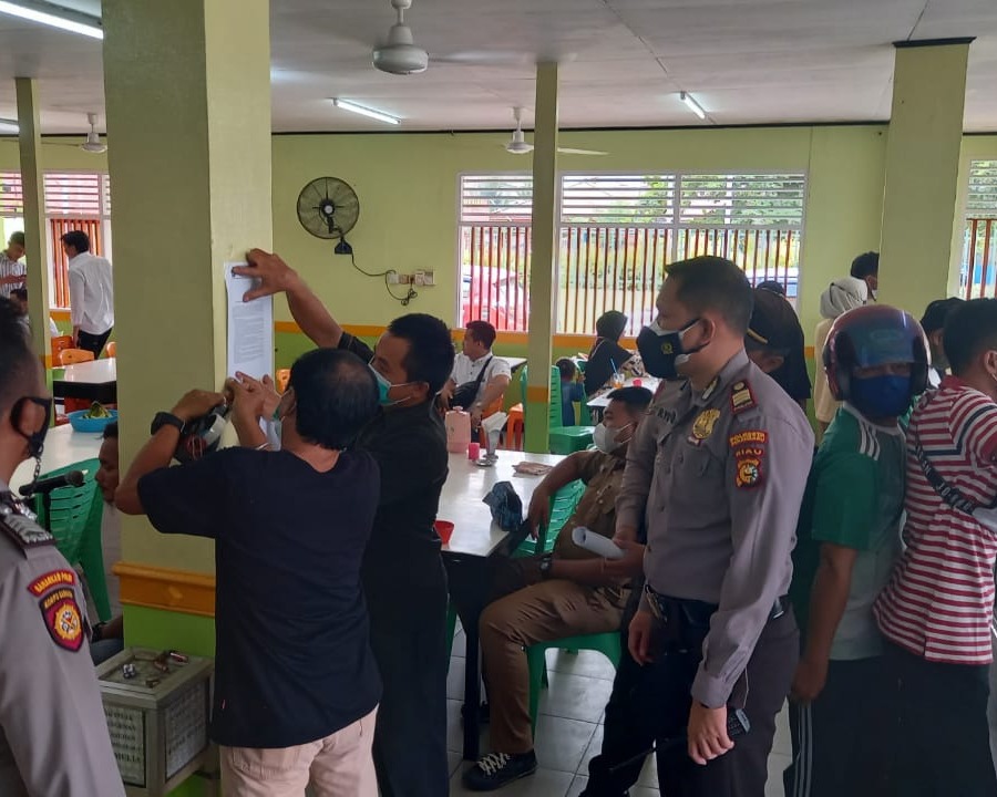 Polsek Limapuluh Polresta Pekanbaru Laksanakan Sosialisasi Surat Edaran Tentang Pedoman Penerapan PPKM Level IV