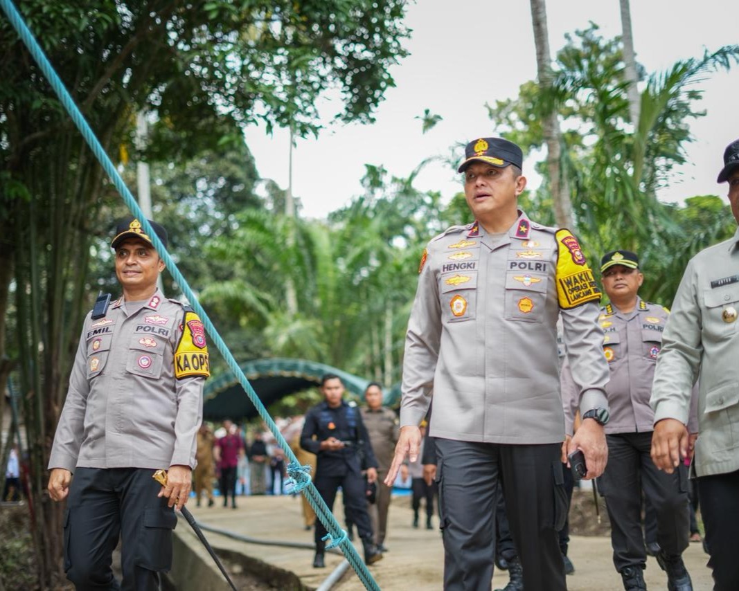 Wakapolda Riau Tinjau Pembangunan Jembatan Gantung Merah Putih Presisi di Kabupaten Rohul