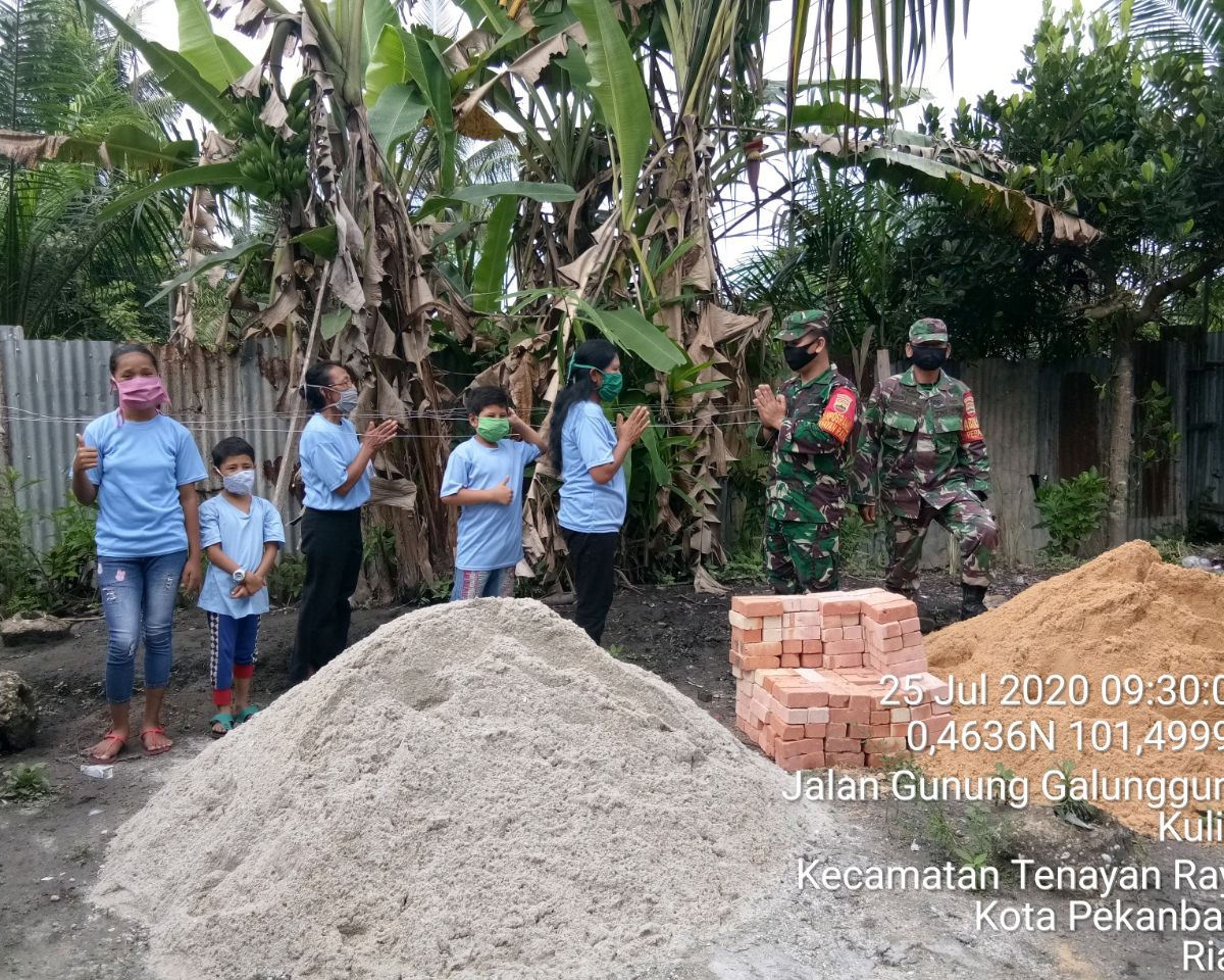 Babinsa Kodim 0301/Pekanbaru Memberikan Santunan Kepada Panti Asuhan Kasih Bunda