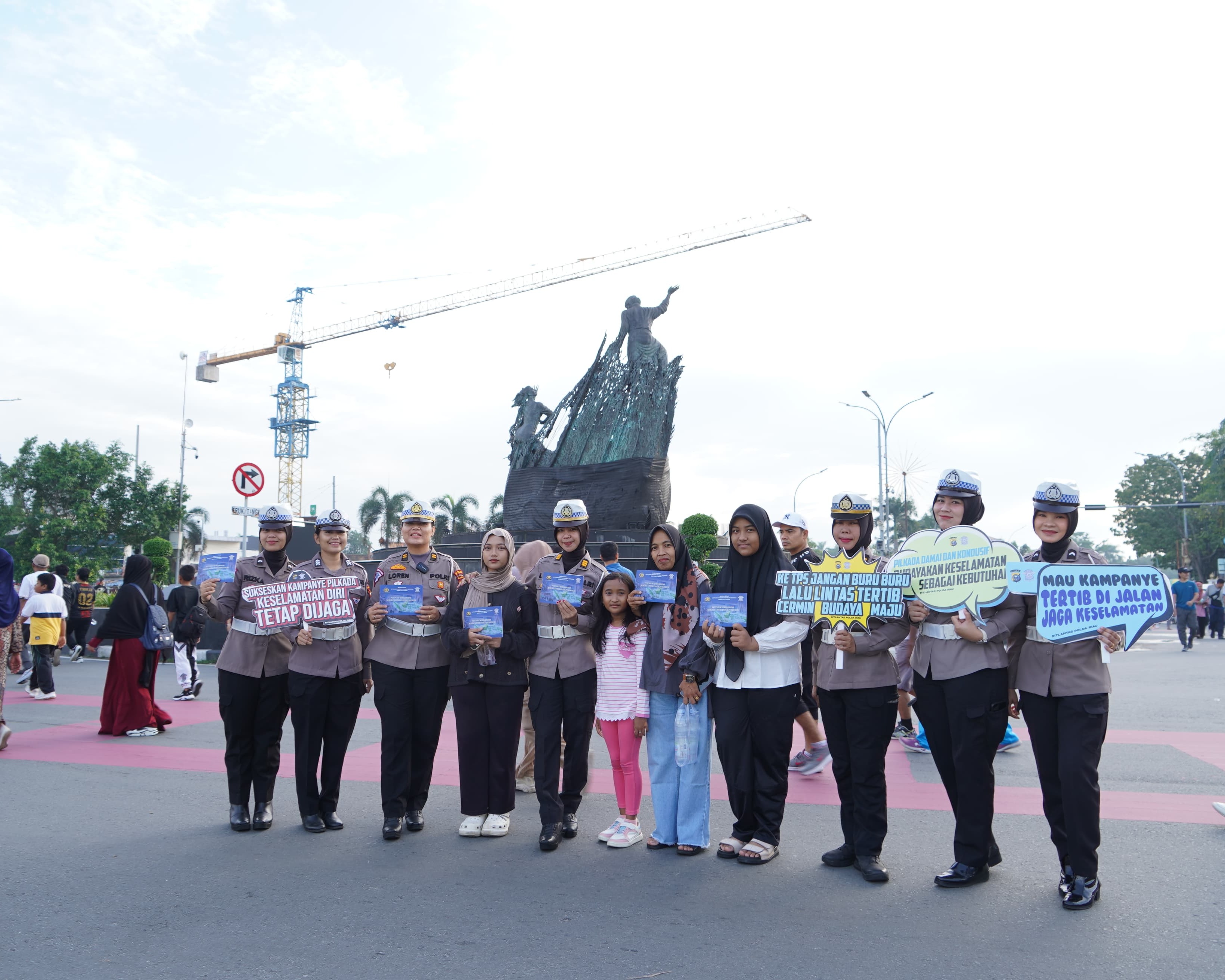 Tim Satgas Preemtif Operasi Zebra Lancang Kuning 2024 Sampaikan Pesan Edukasi Kepada Pengunjung CFD Kota Pekanbaru