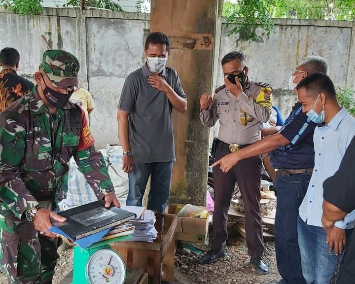 Babinsa Kodim 0301/PBR Hadiri Kegiatan Peresmian dan Pembentukan Bank Sampah Bina Mekar di Kelurahan Kampung Melayu