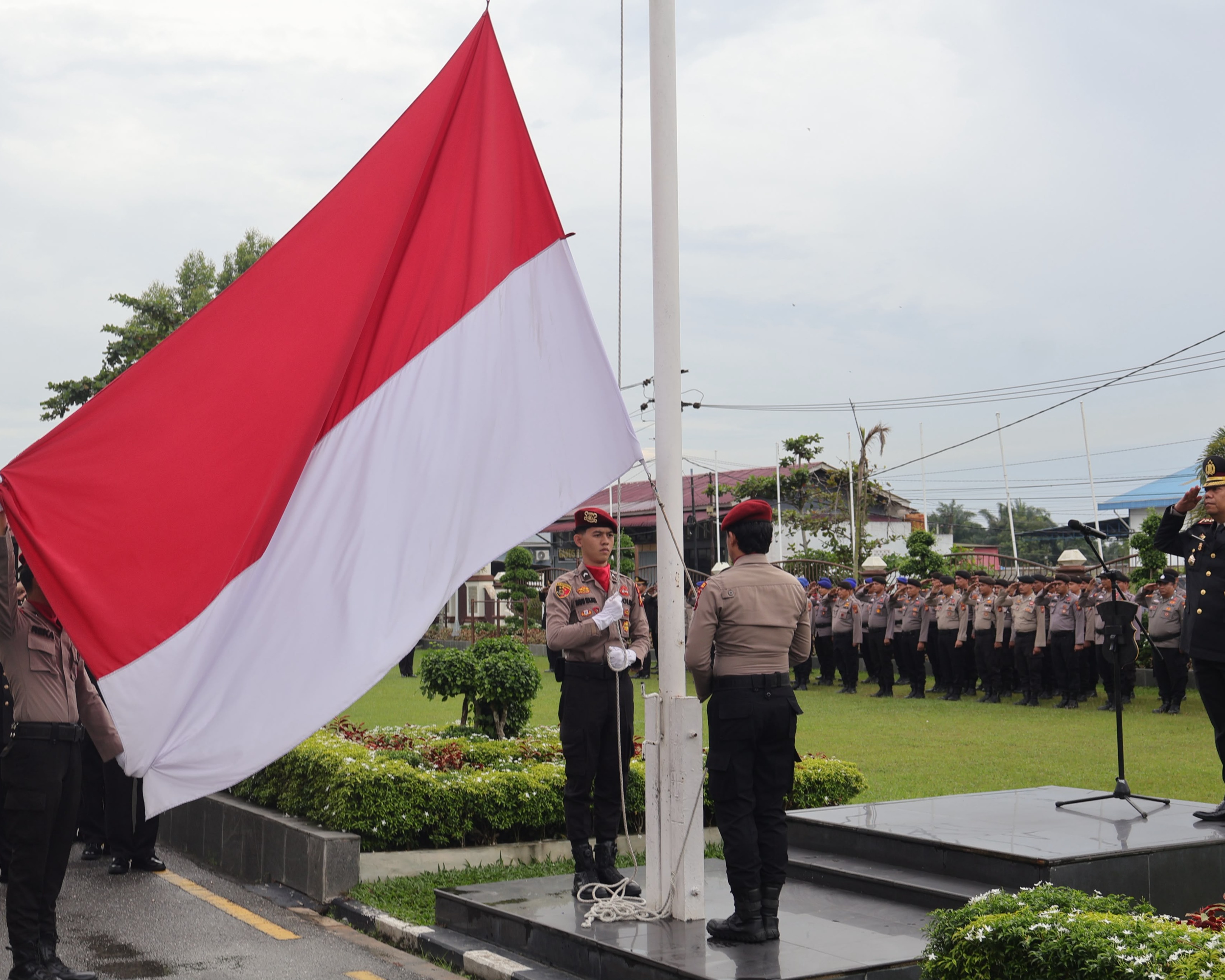 Kapolres Pelalawan Pimpin Upacara Pancasila 2026: 'Pancasila Pemersatu Bangsa, Fondasi Perdamaian Dunia'