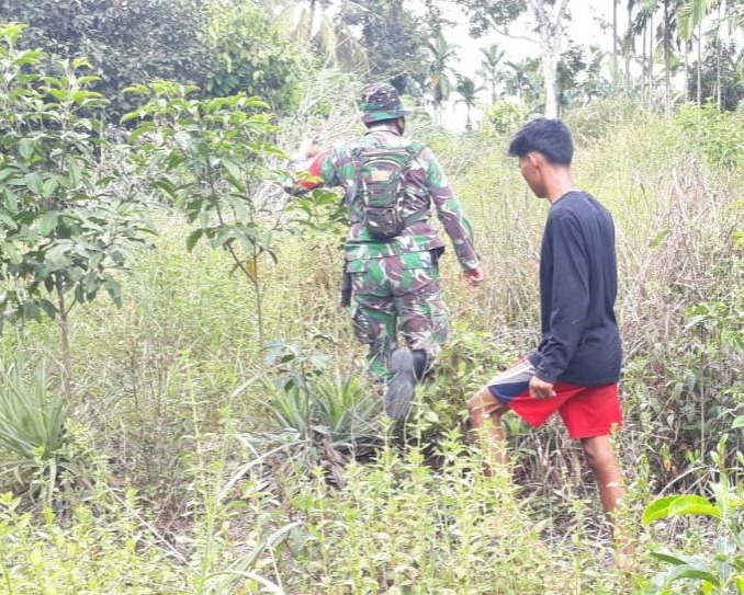 Masuki Musim Kemarau, Babinsa Kodim 0301/PBR Bersama MPA Laksanakan Patroli dan Himbauan Daerah Rawan Karhutla di Kelurahan Tebing Tinggi Okura