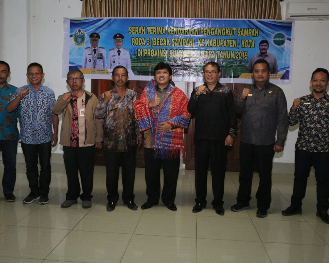 Pemkab Taput Merima Tiga Unit Becak Sampah Dari Pemprov Sumut
