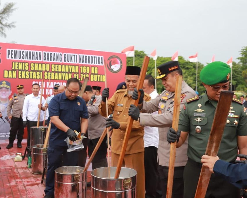 Ditresnarkoba Polda Riau dan Polres Dumai Berhasil Ungkap Jaringan Internasional Peredaran Narkotika Jenis Shabu Sebanyak 169 Kg dan Ekstasi 11.712 Butir