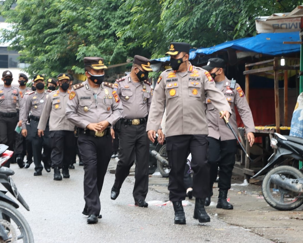 Upaya Cegah Penyebaran Mata Rantai Covid-19 Varian Omicron, Kapolresta Pekanbaru Kembali Bagikan Masker