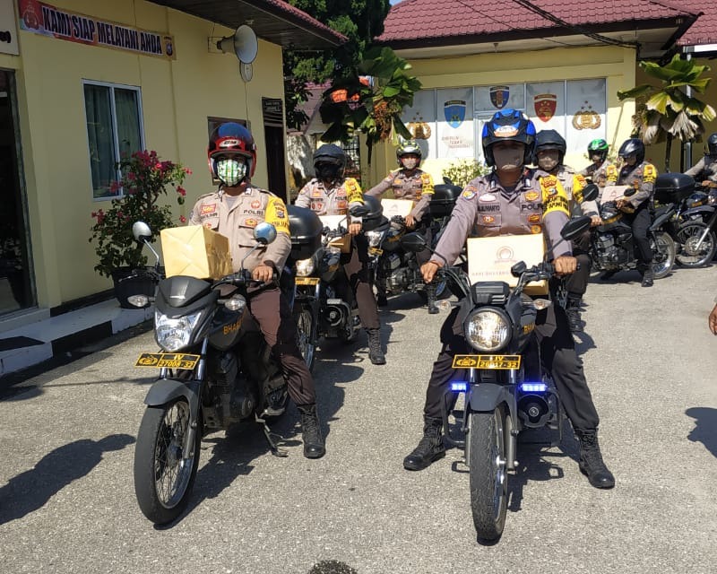 Menjelang Puncak Peringatan Hari Bhayangkara ke-74, Polres Kampar Laksanakan Bakti Sosial Serentak Dengan Membagikan 1000 Paket Sembako