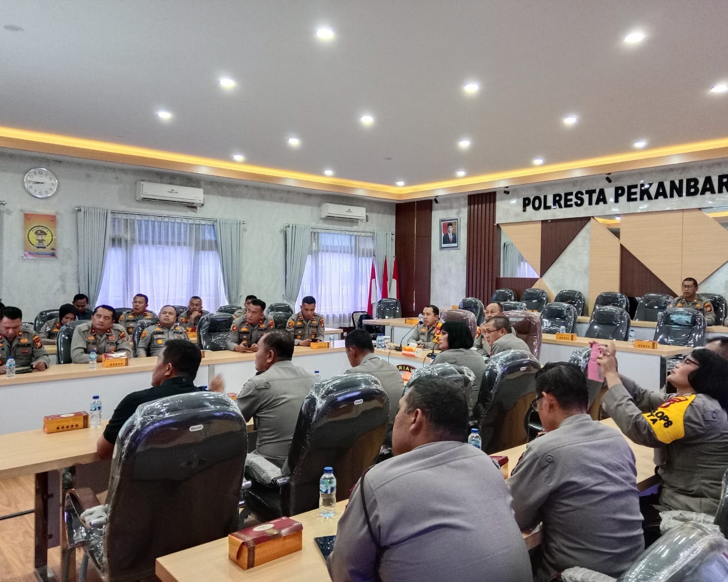 Kapolresta Pekanbaru Pimpin Kegiatan Rapat Anev Gelar Operasi dan Pembinaan Tahun 2024