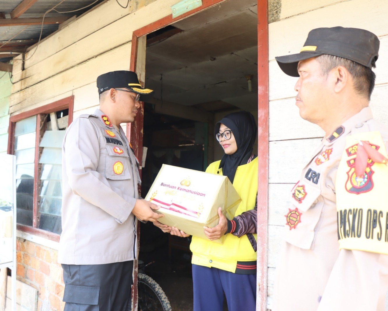 Menindaklanjuti Intruksi Kapolri, Kapolres Dumai Bersama Polsek Jajaran Salurkan ‘Bantuan Kemanusiaan Untuk Negeri' Kepada Masyarakat Terdampak Fluktuasi Harga Bahan Pokok
