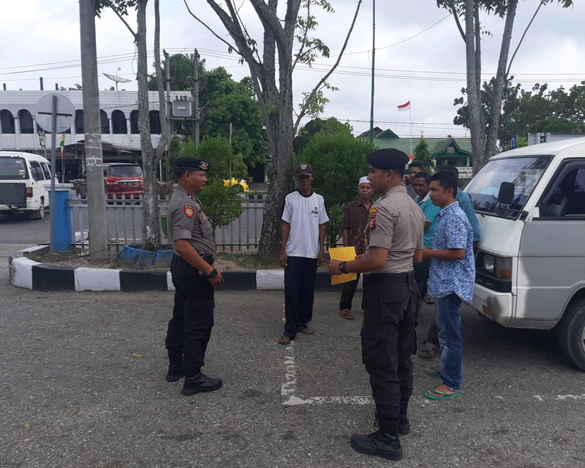 Personel Sabhara Polres Kampar Laksanakan Patroli dan Himbau Warga Kurangi Aktivitas Diluar Rumah