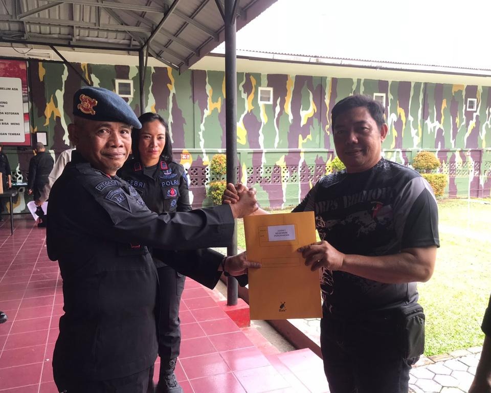 Tingkatkan Kemampuan, Brimob Polda Riau Gelar Lomba Menembak Antar Satker