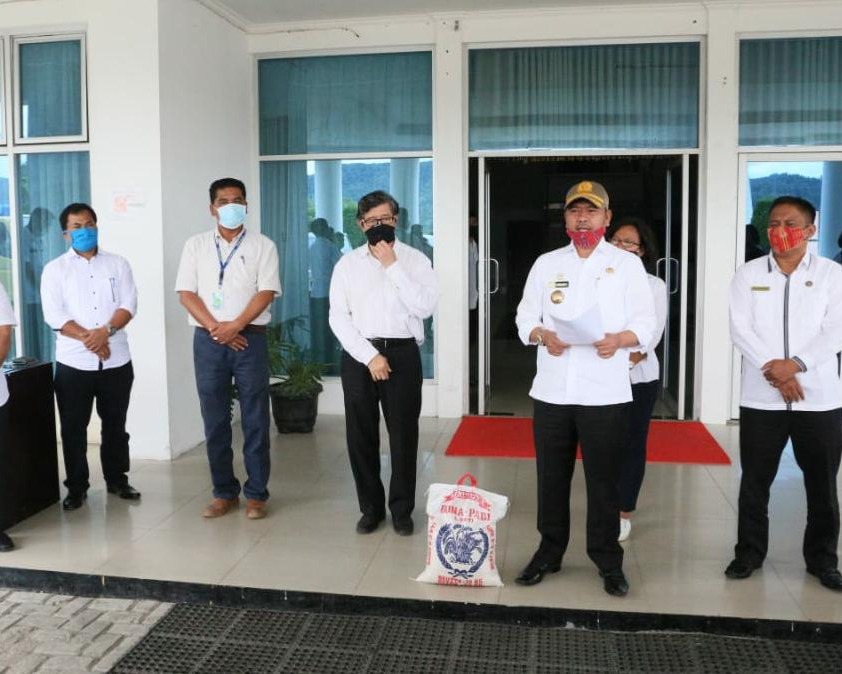 Bupati Taput Menerima Tambahan Bantuan Berupa 3 Ton Beras Dari PT. TPL, Tbk