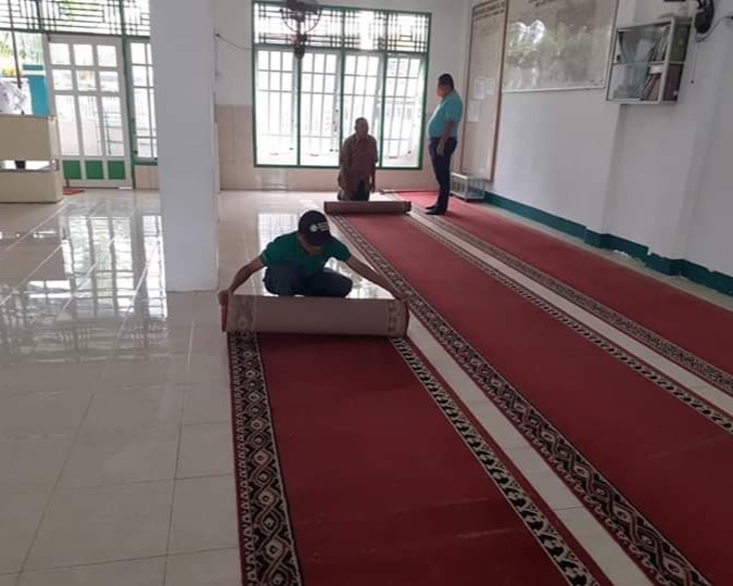 Wawako Padang: Sebelum Pelaksanaan Shalat Jumat, Masjid Di Kota Padang Dibersihkan Menggunakan Disinfektan