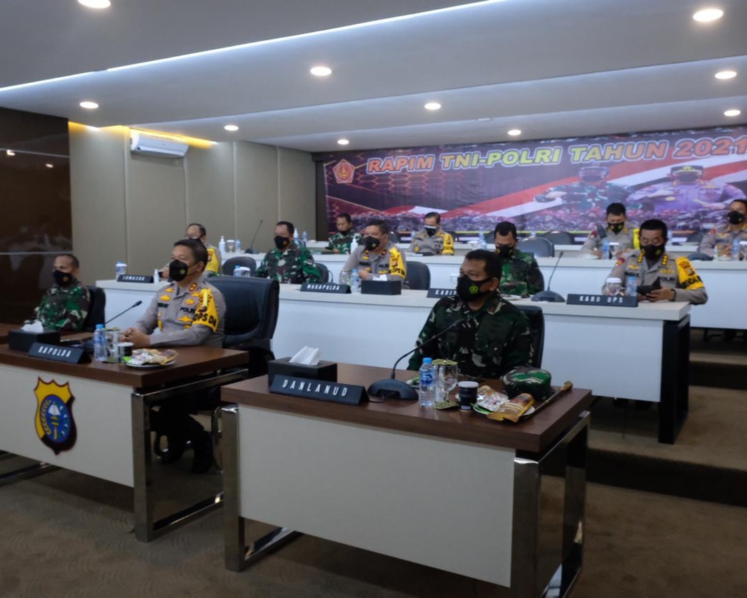 Kapolda Riau Bersama Danrem 031/WB Serta Danlanud RSN Mengikuti Rapim TNI - Polri Tahun 2021 Secara Virtual