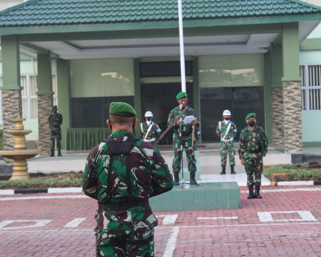 Dandim 0301/PBR Menjadi Irup Upacara Bendera Mingguan