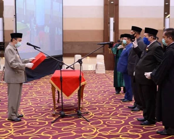 Gubri Melantik dan Pengambilan Sumpah Jabatan Pejabat Administrasi dan Pejabat Fungsional di Lingkungan Pemprov Riau