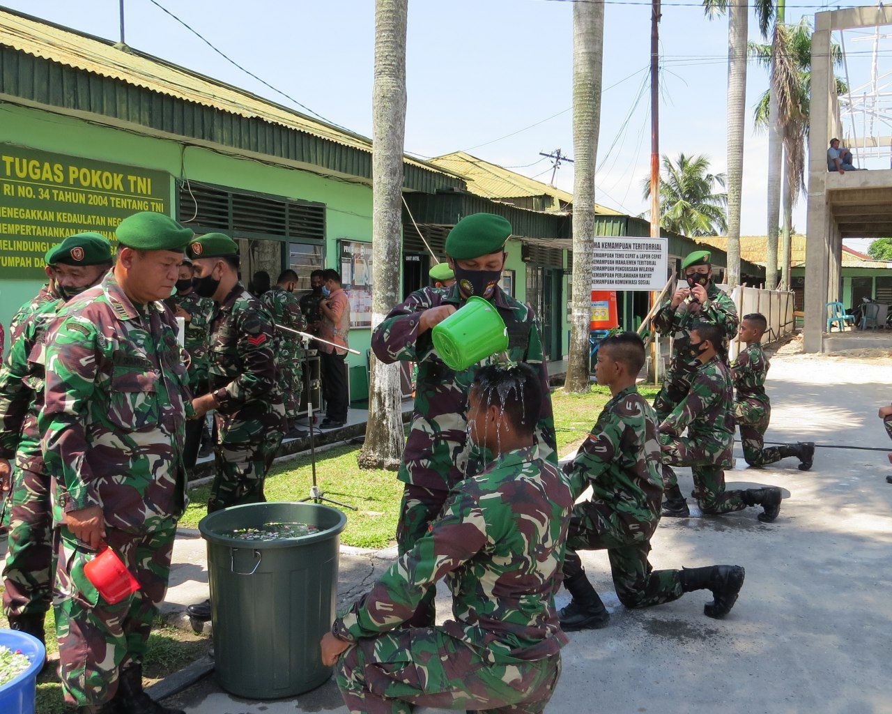 Dandim 0301/PBR Pimpin Langsung Upacara Kenaikan Pangkat Pa, Ba dan Ta di Lapangan Makodim