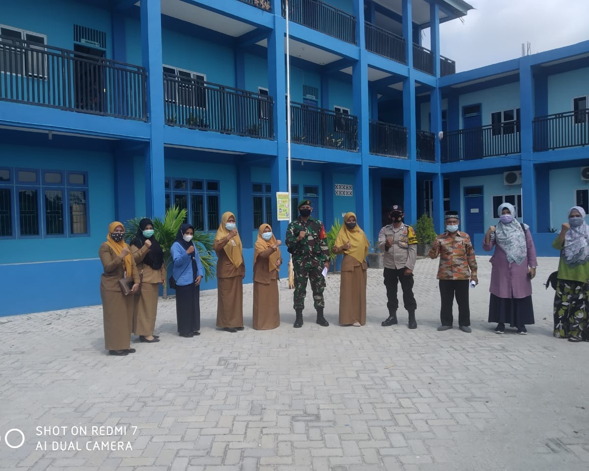 Personil Kodim 0301/PBR Hadiri Rapat Sosialisasi SOP Dalam Pelaksanaan Belajar Tatap Muka Di Sekolah MI Muhammadiyah 02 Pekanbaru