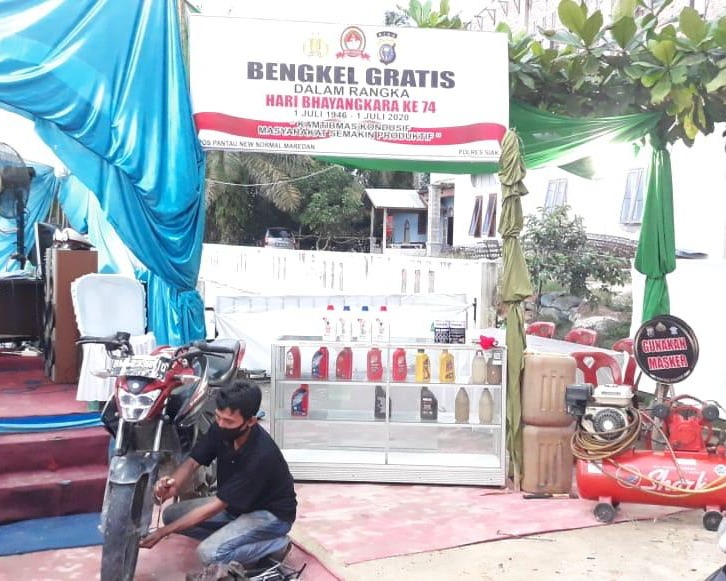 Meriahkan Hari Bhayangkara ke 74, Polres Siak Mengadakan Bengkel Gratis di Pos Pantau New Normal Kampung Tengah Maredan
