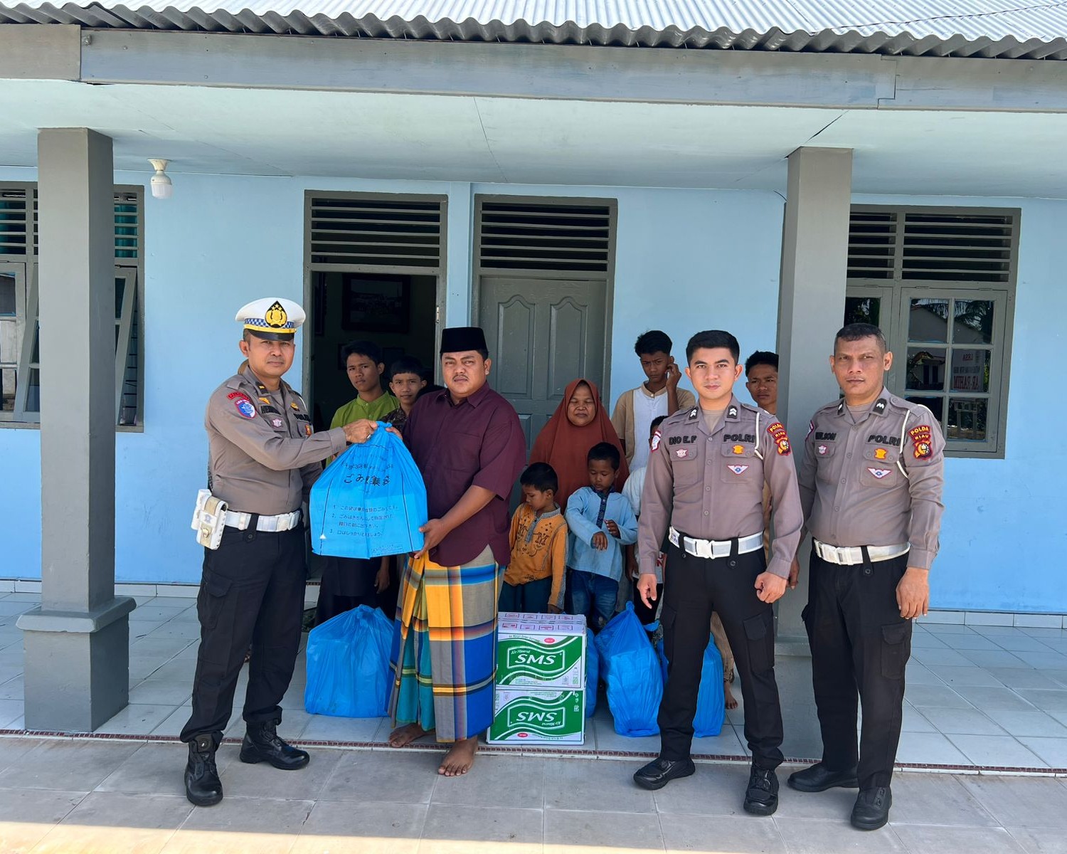 Jelang Nataru, Ditlantas Polda Riau Tebar Kepedulian Lewat Program Jum’at Berkah