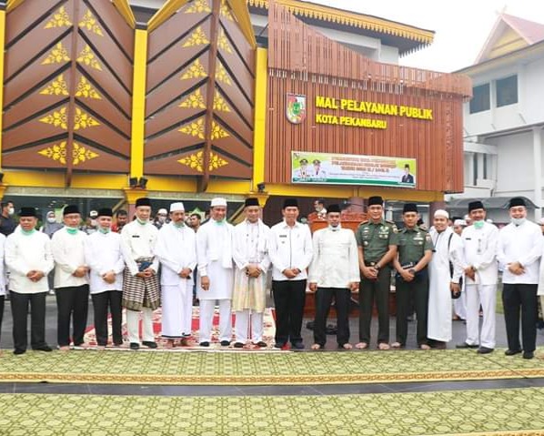 Walikota Pekanbaru Gelar Sholat Istisqa di Halaman Kantor MPP