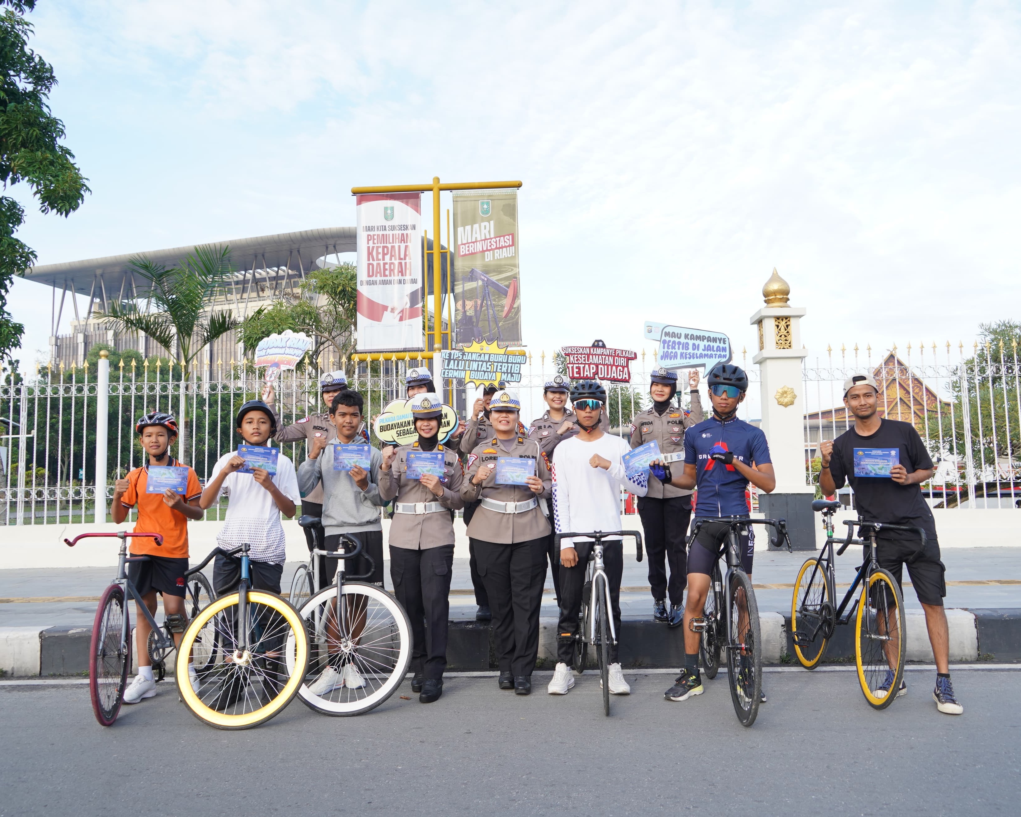 Tim Satgas Preemtif Operasi Zebra Lancang Kuning 2024 Sampaikan Pesan Edukasi Kepada Pengunjung CFD Kota Pekanbaru