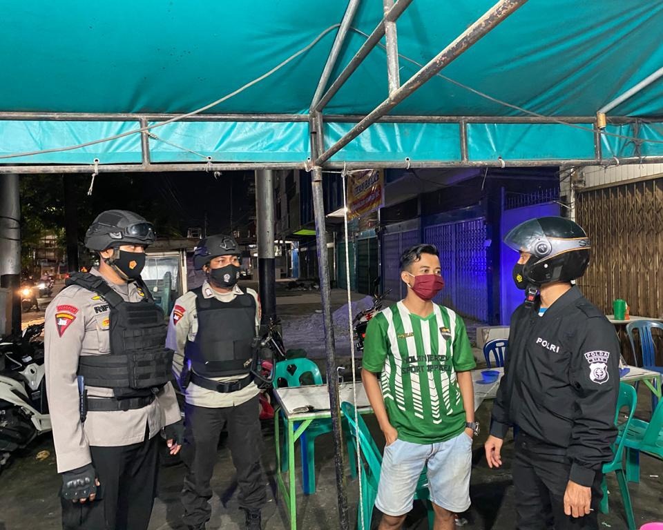 Brimob Polda Riau Laksanakan Patroli dan Perketat Penyekatan Serta Pembubaran Kerumunan