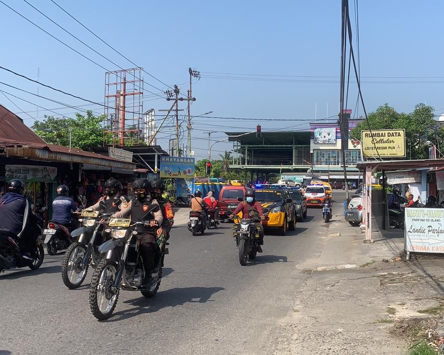 Berikan Trus Publict Kepada Masyarakat, Personil Samapta Polresta Pekanbaru Gelar Kegiatan Blue Light Patrol Siang Sinergitas TNI - Polri