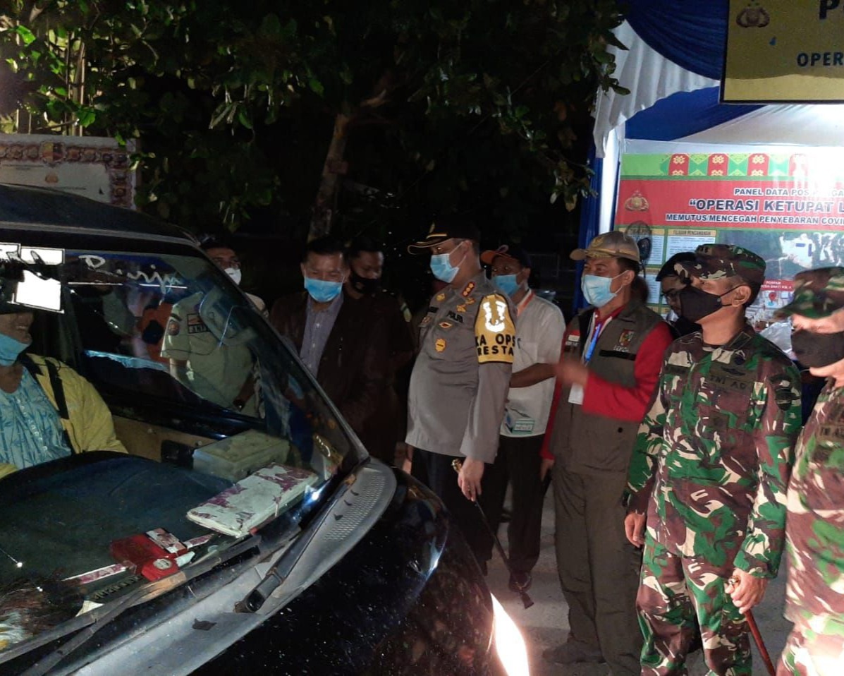 Dandim 0301/PBR dan Kapolresta Bergabung Dengan Forkopimda Kota Pekanbaru Cek Pos Perbatasan PSBB, Pos Ramadhan dan Pos Idul Fitri