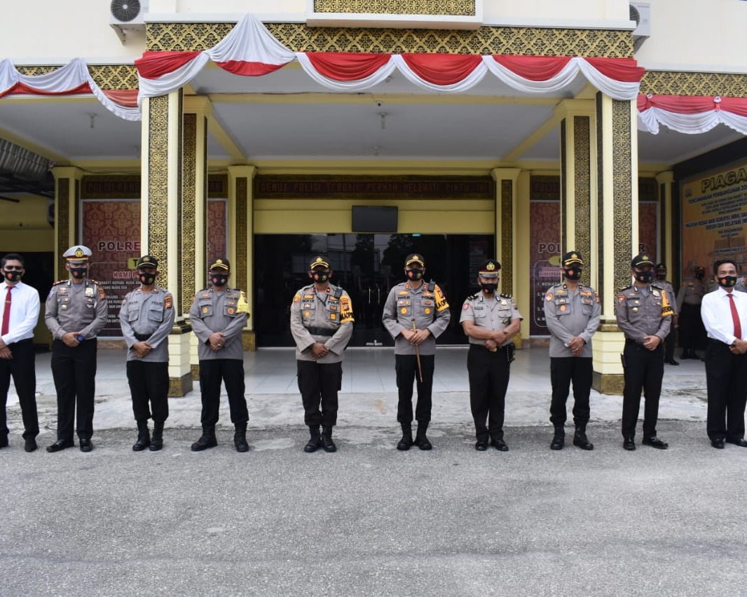 Kapolres Kampar Pimpin Upacara Kenaikan Pangkat Pengabdian Salah Satu Anggotanya